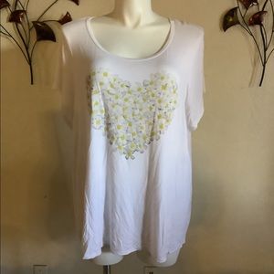 short sleeve top with heart flower print